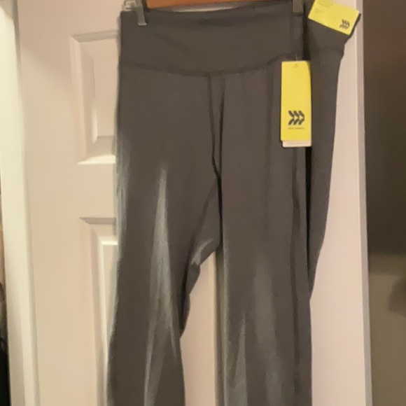 All In Motion Mid-Rise Capri Pants Gray (L/XL)  NWT - Picture 1 of 5